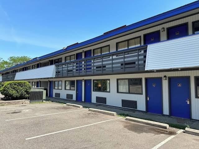 American Inn and Suites Bishop Airport